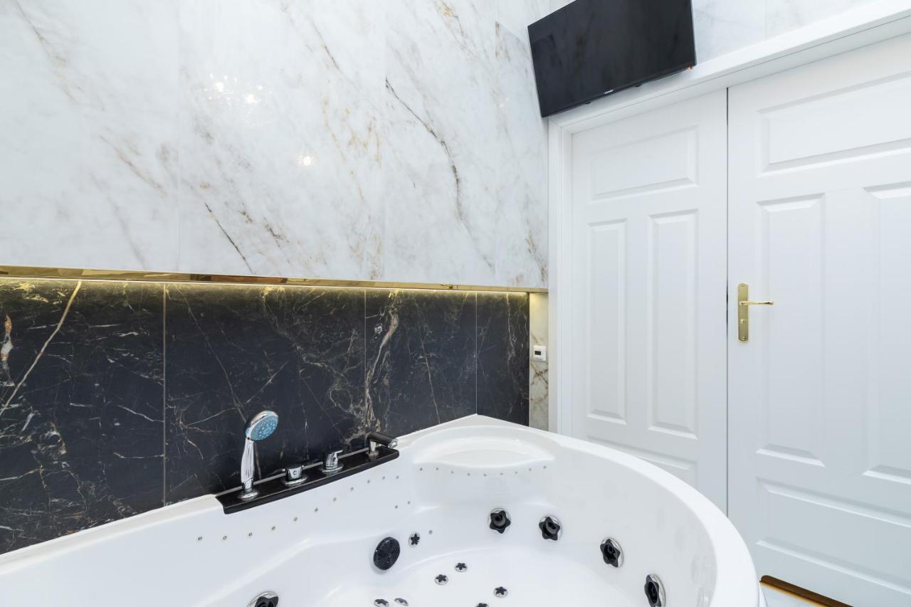 Kazimierz Studio With Jacuzzi By Renters Prestige Cracovia Exterior foto